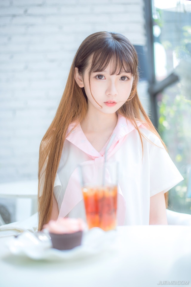 整个军营，瞬间安静下来不少。